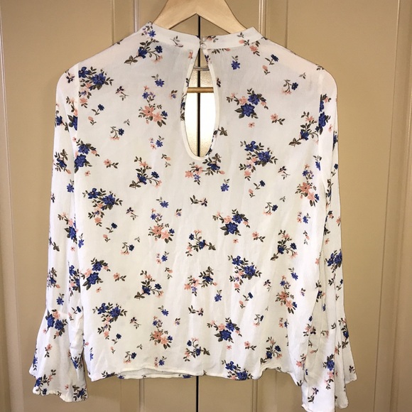 AEO Long Sleeve Light Floral Blouse size Medium - Picture 2 of 7